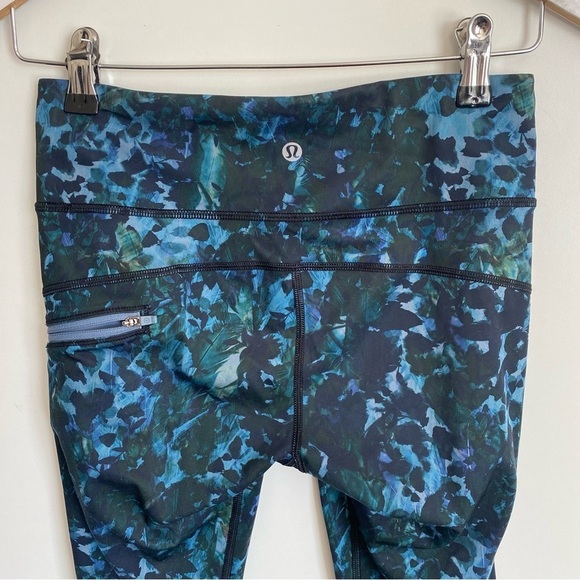 LULULEMON Run: Top Speed Crop Luxtreme Floral Backdrop Blue Black Green Size 4 - Picture 7 of 12